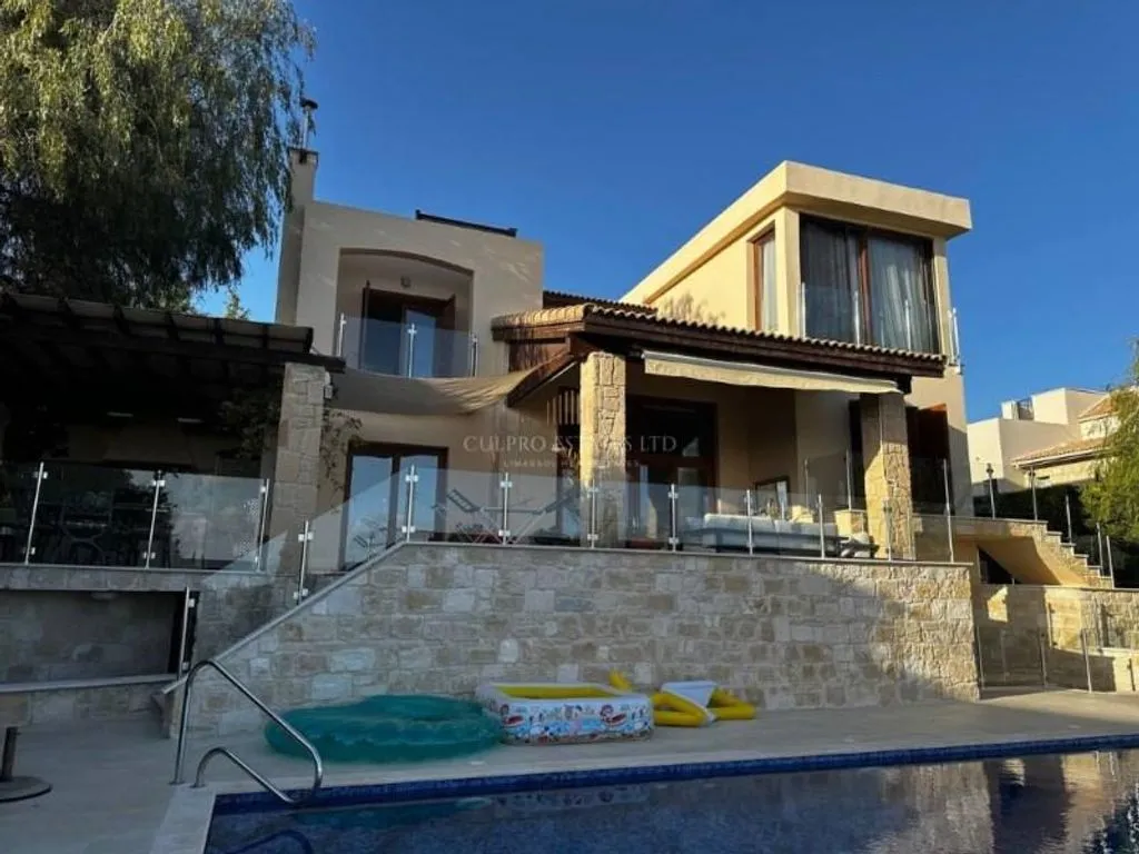 House 300m² in Cyprus, Paphos. Priced at 8500€ rent photo-5