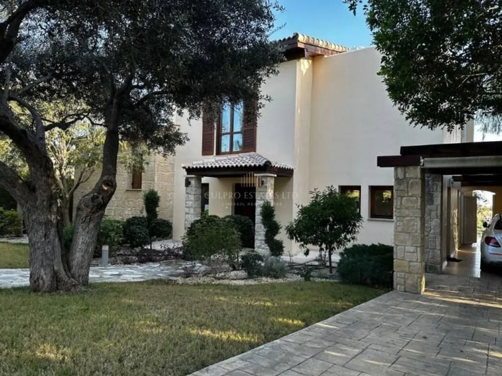 House 300m² in Cyprus, Paphos. Priced at 8500€ rent photo-6