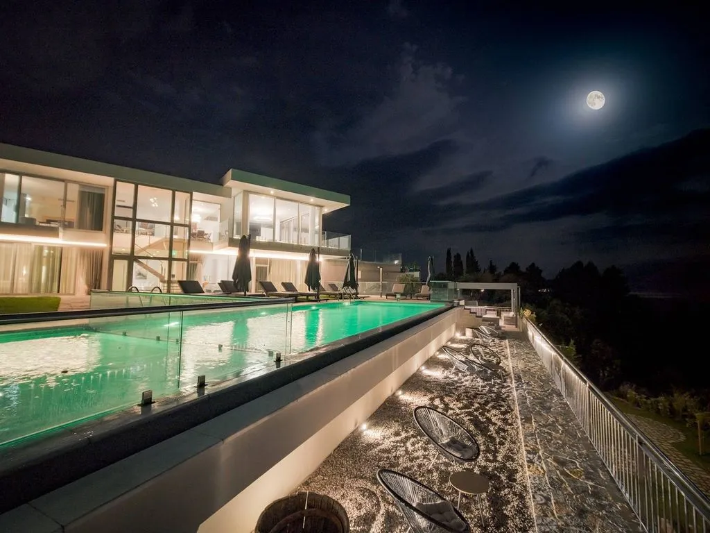Villa 430m² in Greece, corfu. Priced at 26000€ rent photo-2