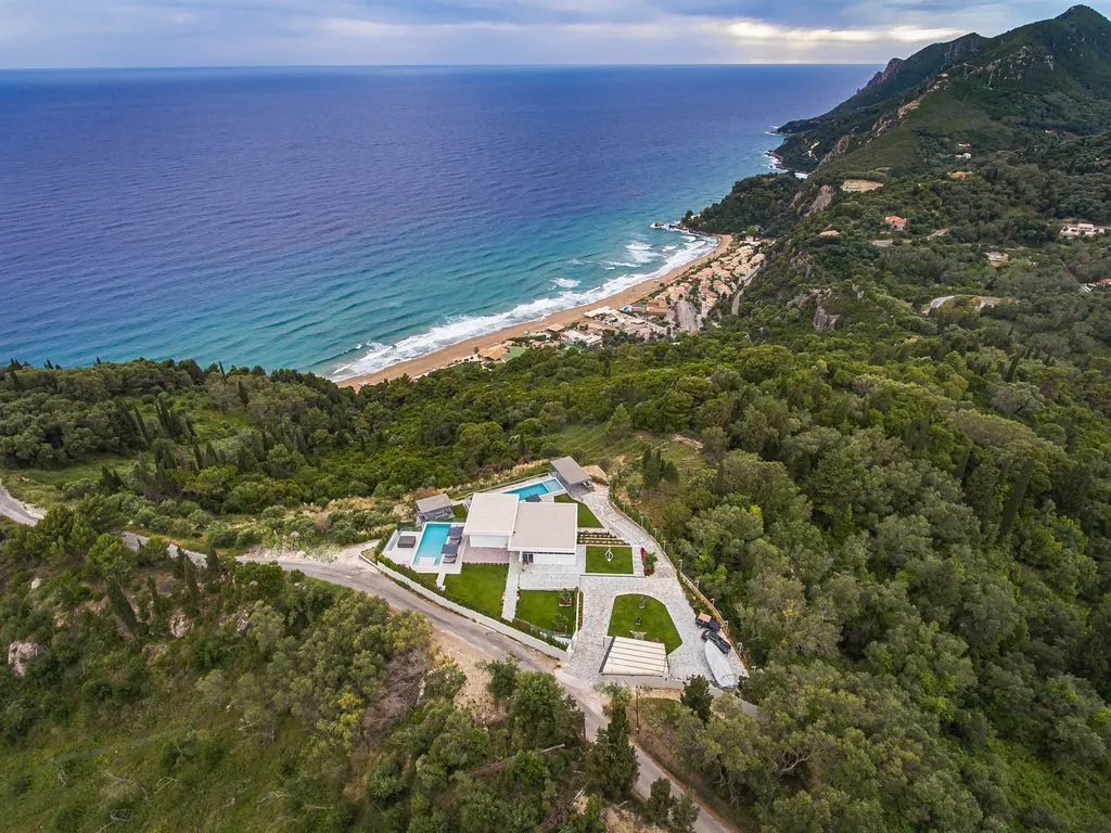 Villa 430m² in Greece, corfu. Priced at 26000€ rent photo-5