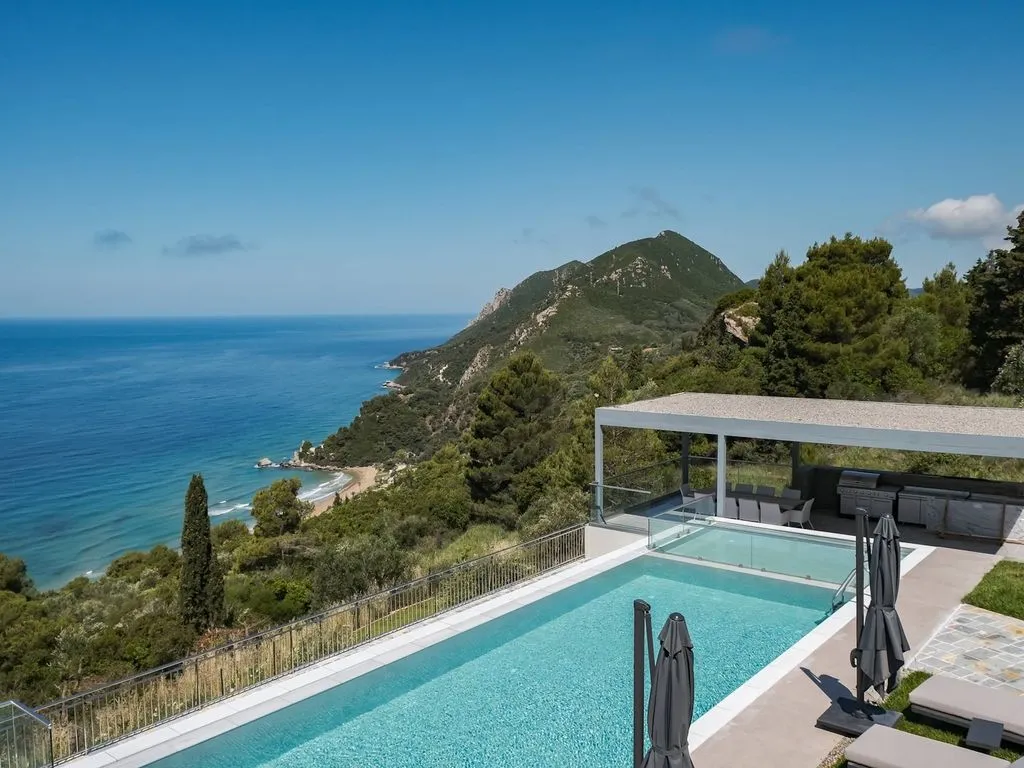Villa 430m² in Greece, corfu. Priced at 26000€ rent photo-6