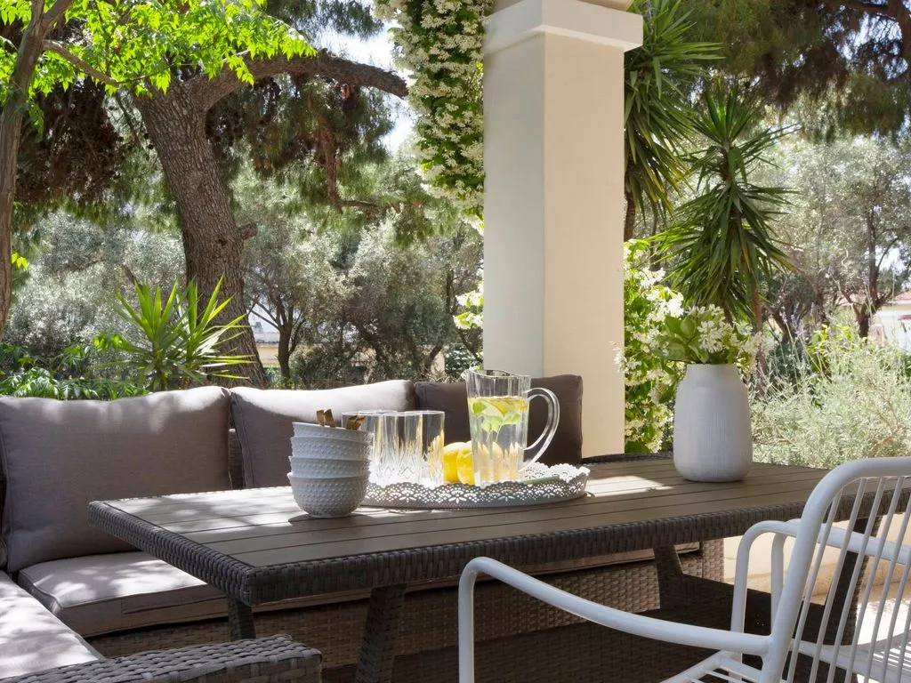 Villa 250m² in Greece, Athens. Priced at 13150€ rent photo-3