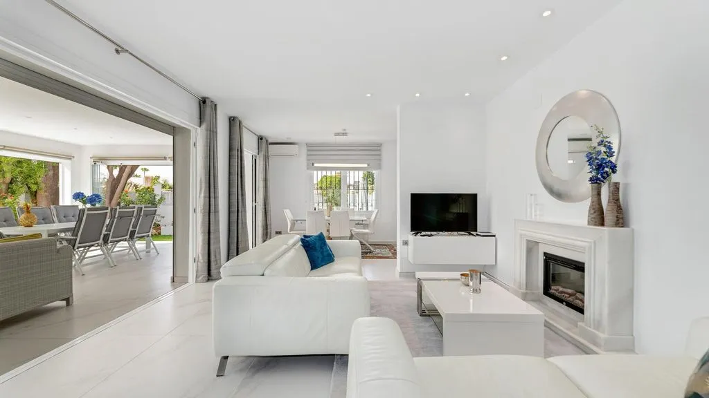 Villa 298m² in Portugal, Oeirash. Priced at 1995000€ rent photo-2
