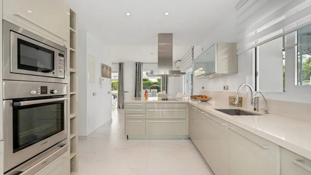 Villa 298m² in Portugal, Oeirash. Priced at 1995000€ rent photo-5