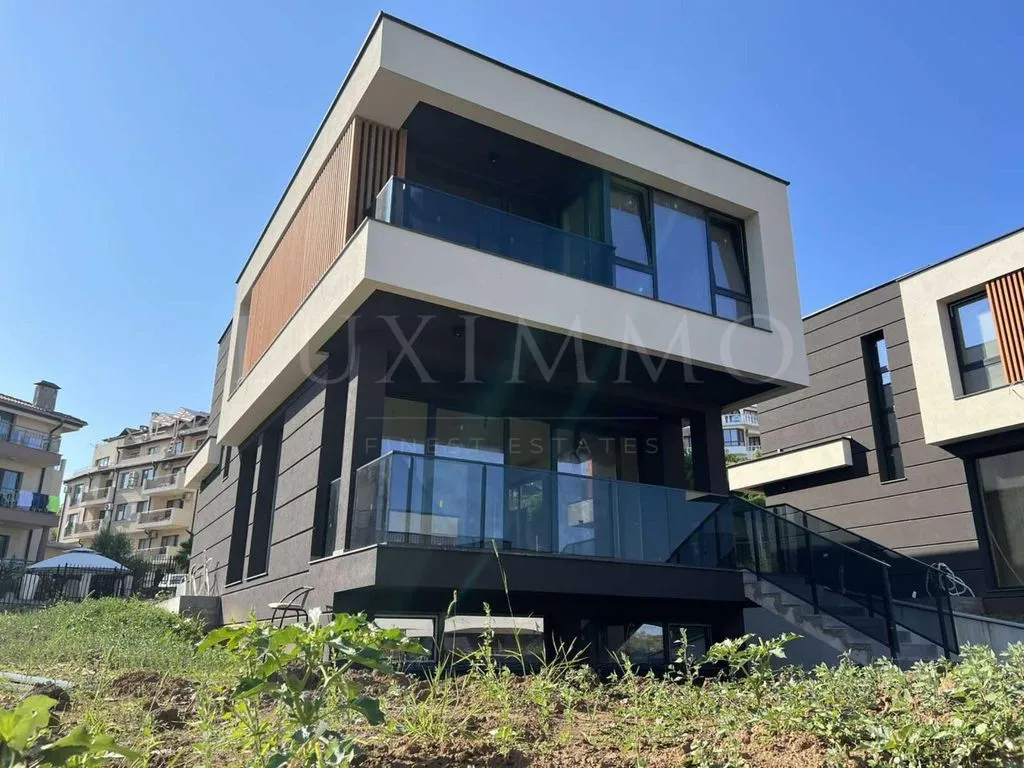 Townhouse 211m² in Bulgaria, Tsarevo. Priced at 400000€ rent photo-3