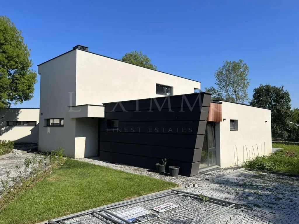 Townhouse 211m² in Bulgaria, Tsarevo. Priced at 400000€ rent photo-5