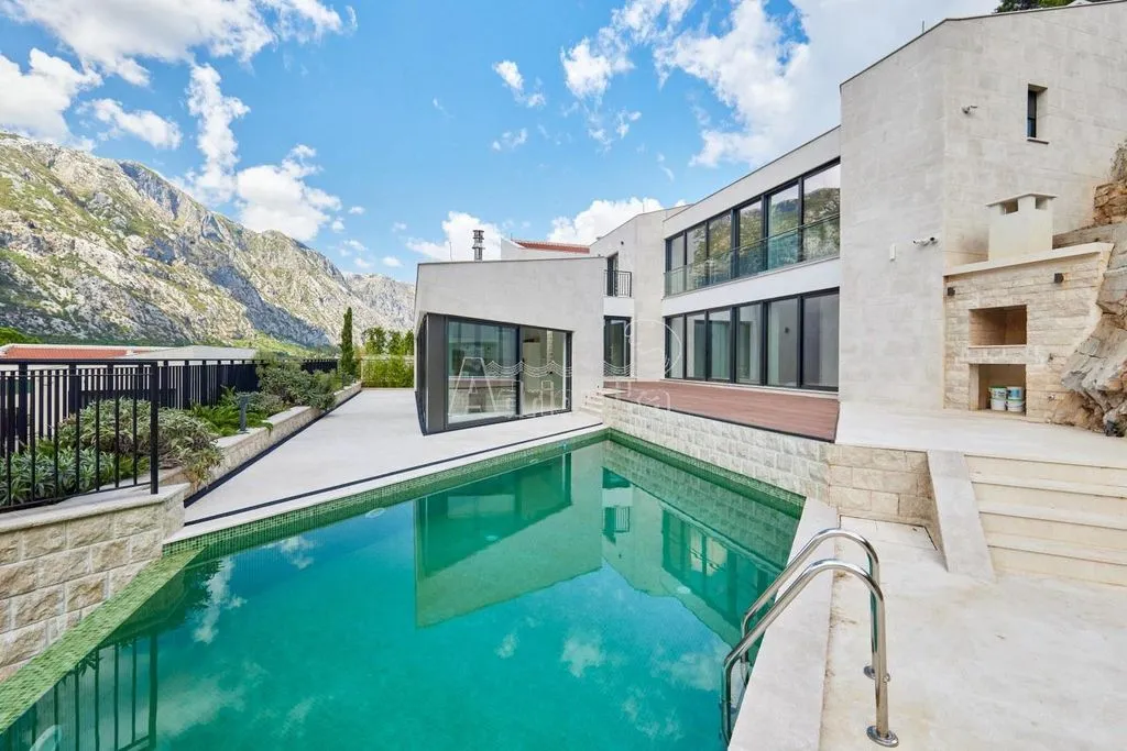 House 124m² in Montenegro, Kotor. Priced at 750000€ rent photo-3