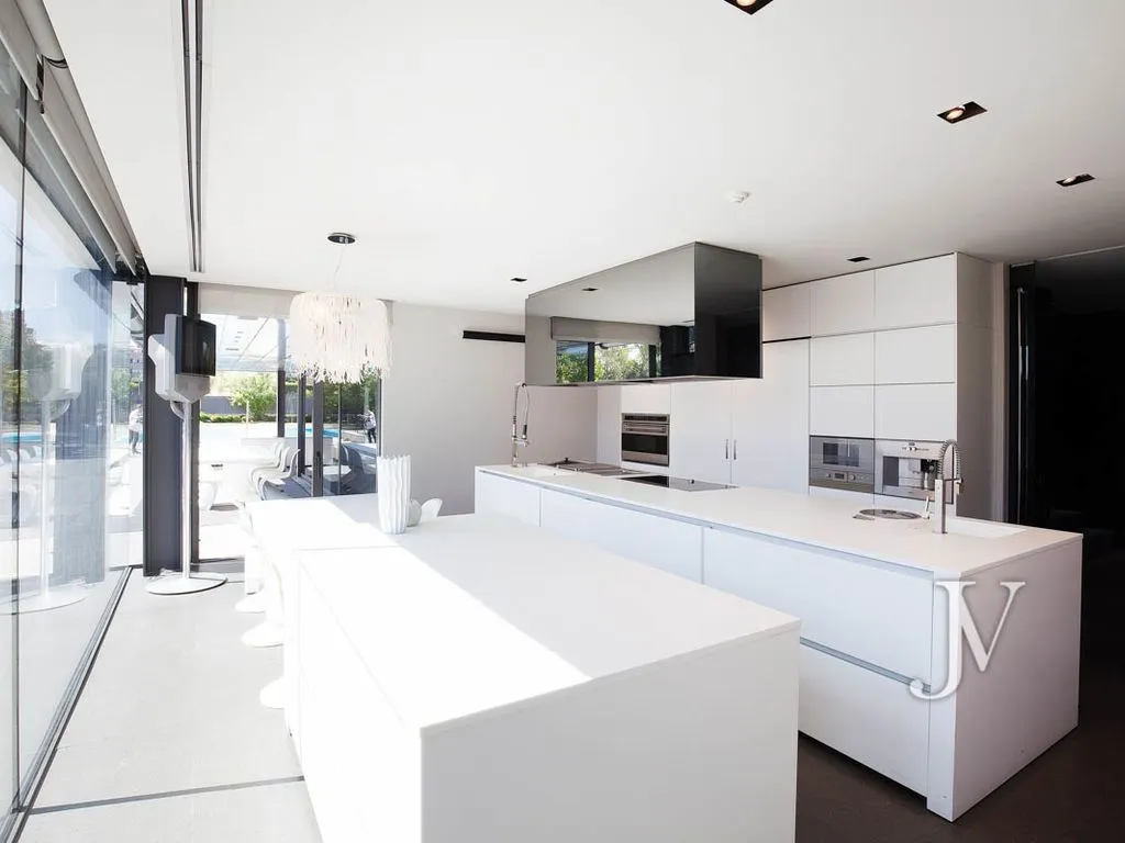House 1050m² in Portugal, Lisbon. Priced at 5900000€ rent photo-2