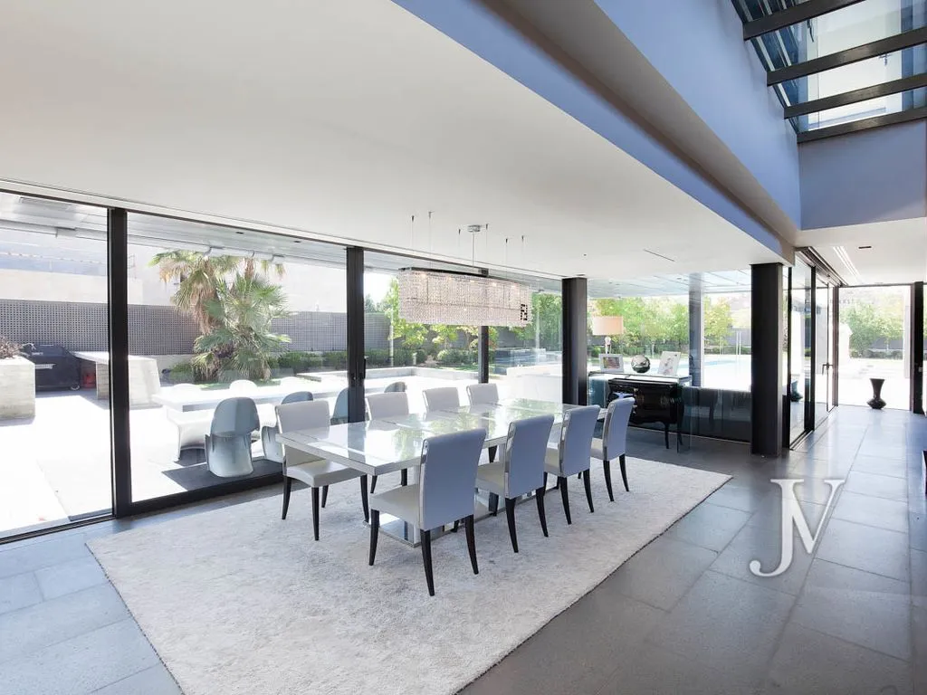 House 1050m² in Portugal, Lisbon. Priced at 5900000€ rent photo-4