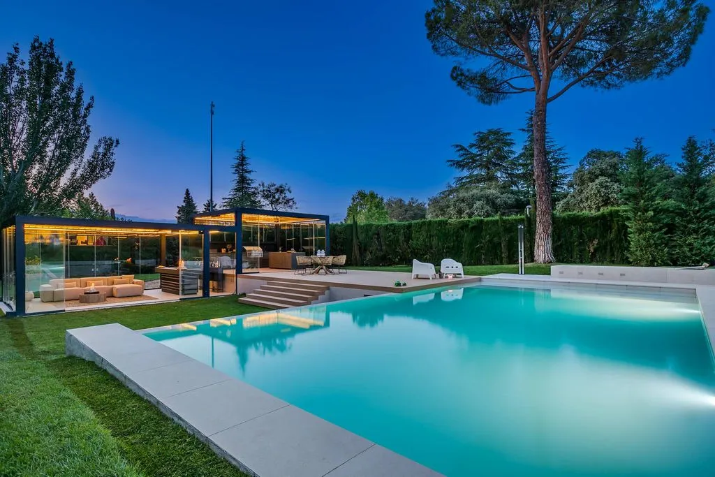 House 1267m² in Spain, Madrid. Priced at 7250000€ rent photo-6
