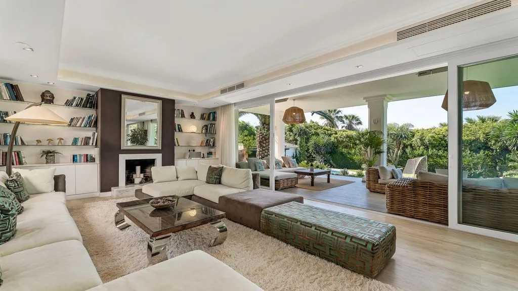 Villa 720m² in Portugal, Oeirash. Priced at 5990000€ rent photo-3