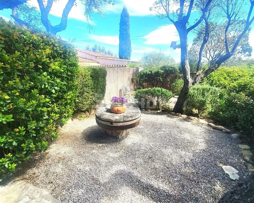 House 190m² in France, Grima. Priced at 1680000€ rent photo-2