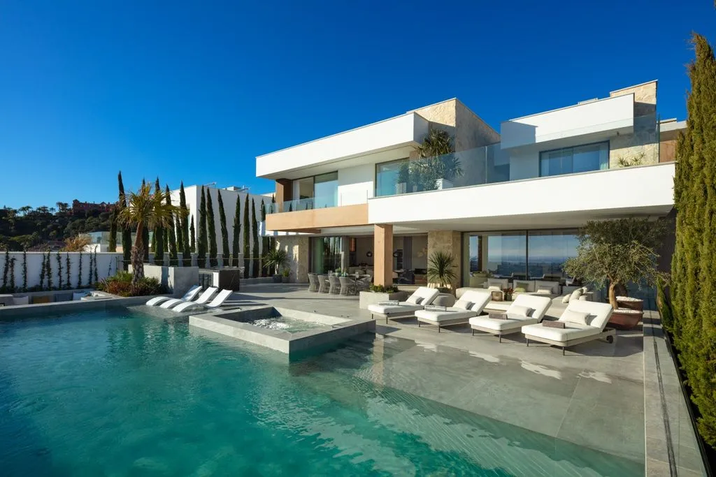 Villa 1373m² in Portugal, Oeirash. Priced at 7350000€ rent photo-48