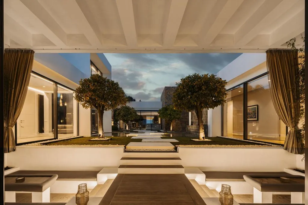 Villa 1370m² in Portugal, Oeirash. Priced at 9400000€ rent photo-1