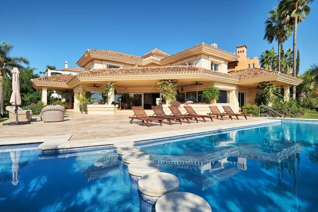 Villa 1370m² in Portugal, Oeirash. Priced at 9400000€ rent photo-4