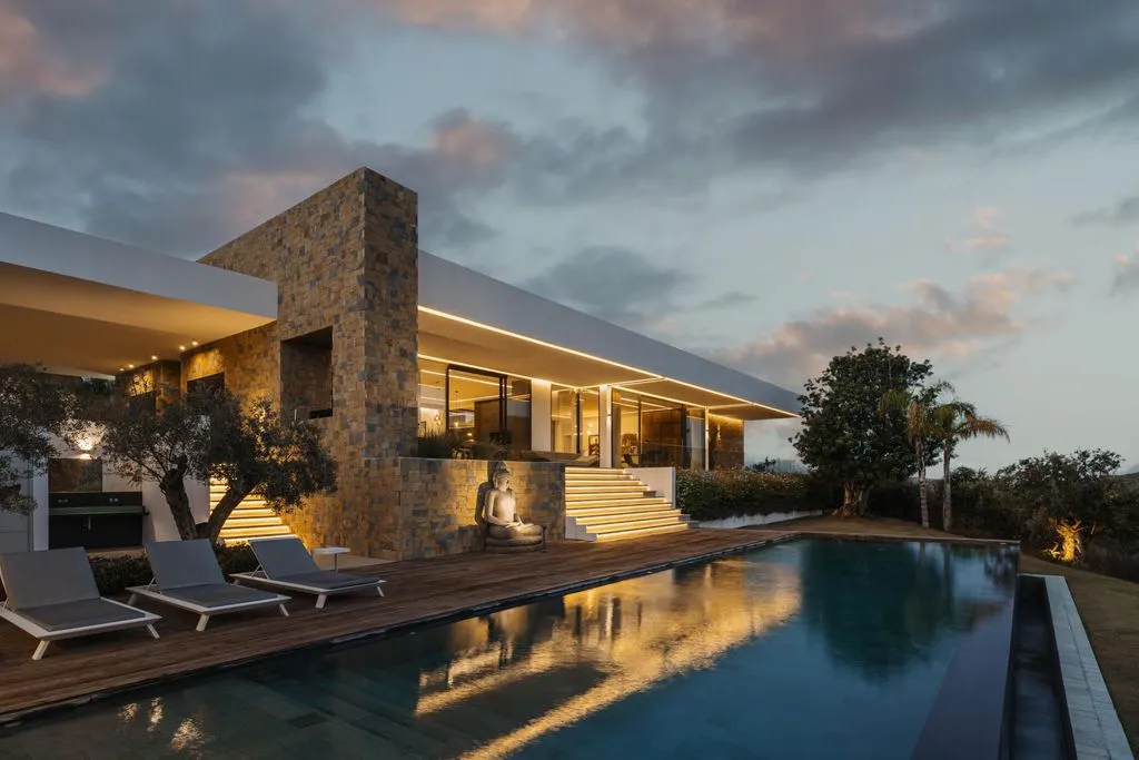 Villa 1370m² in Portugal, Oeirash. Priced at 9400000€ rent photo-7