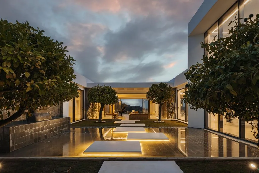 Villa 1370m² in Portugal, Oeirash. Priced at 9400000€ rent photo-10