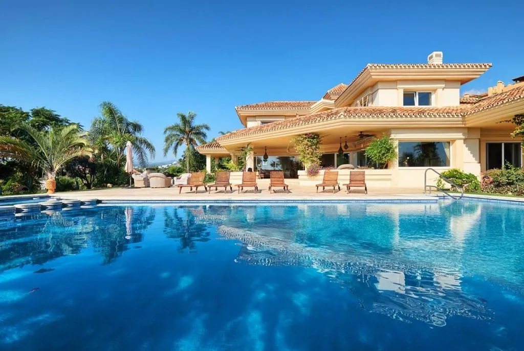 Villa 1370m² in Portugal, Oeirash. Priced at 9400000€ rent photo-11