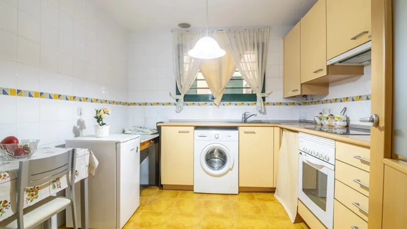 Flat 65m² in USA, Southbury. Priced at 142260£ rent photo-2