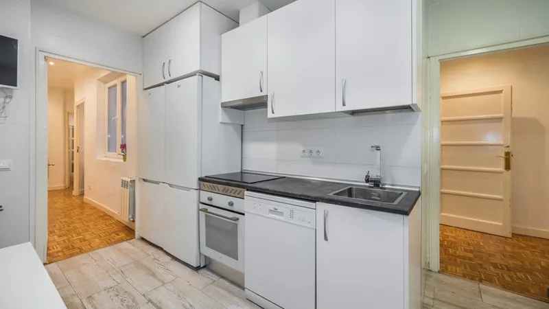 Flat 159m² in Portugal, Lisbon. Priced at 689128£ rent photo-3