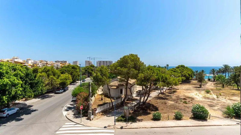 Flat 81m² in Portugal, Madeira. Priced at 146240£ rent photo-1