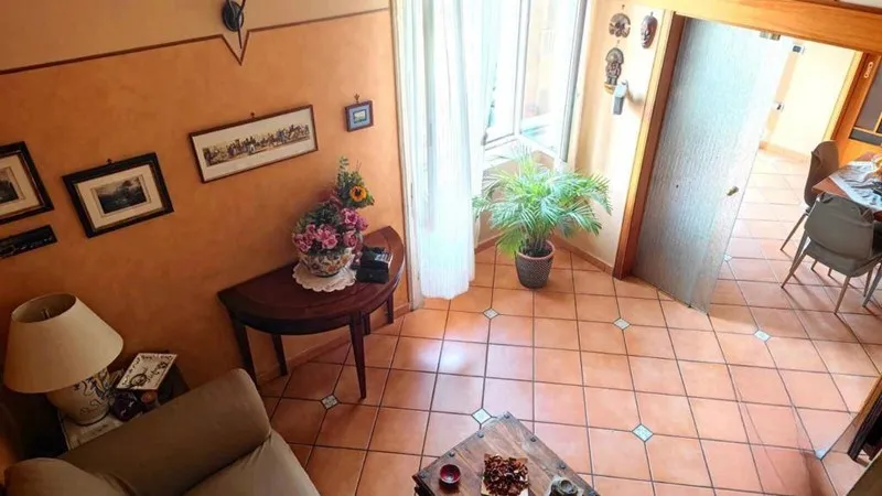 Flat 85m² in Italy, Naples. Priced at 353494£ rent photo-3