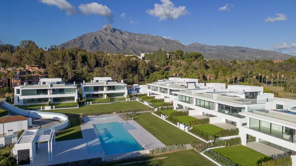 House 375m² in Portugal, Oeirash. Priced at 7200000€ rent photo-3