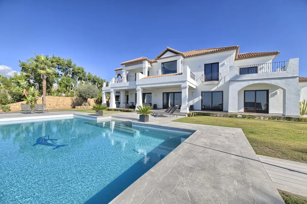 Villa 533m² in Italy, Karimate. Priced at 3195000€ rent photo-2