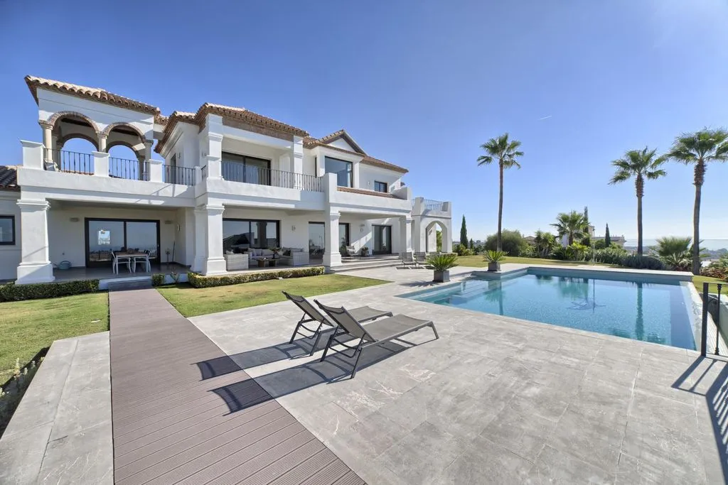 Villa 533m² in Italy, Karimate. Priced at 3195000€ rent photo-5