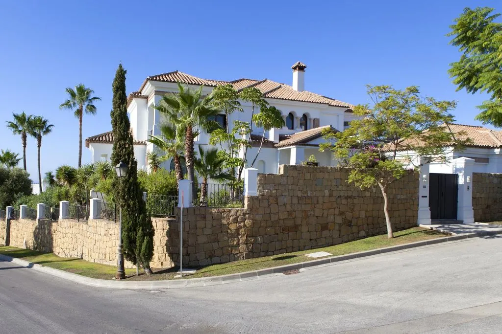 Villa 533m² in Italy, Karimate. Priced at 3195000€ rent photo-8
