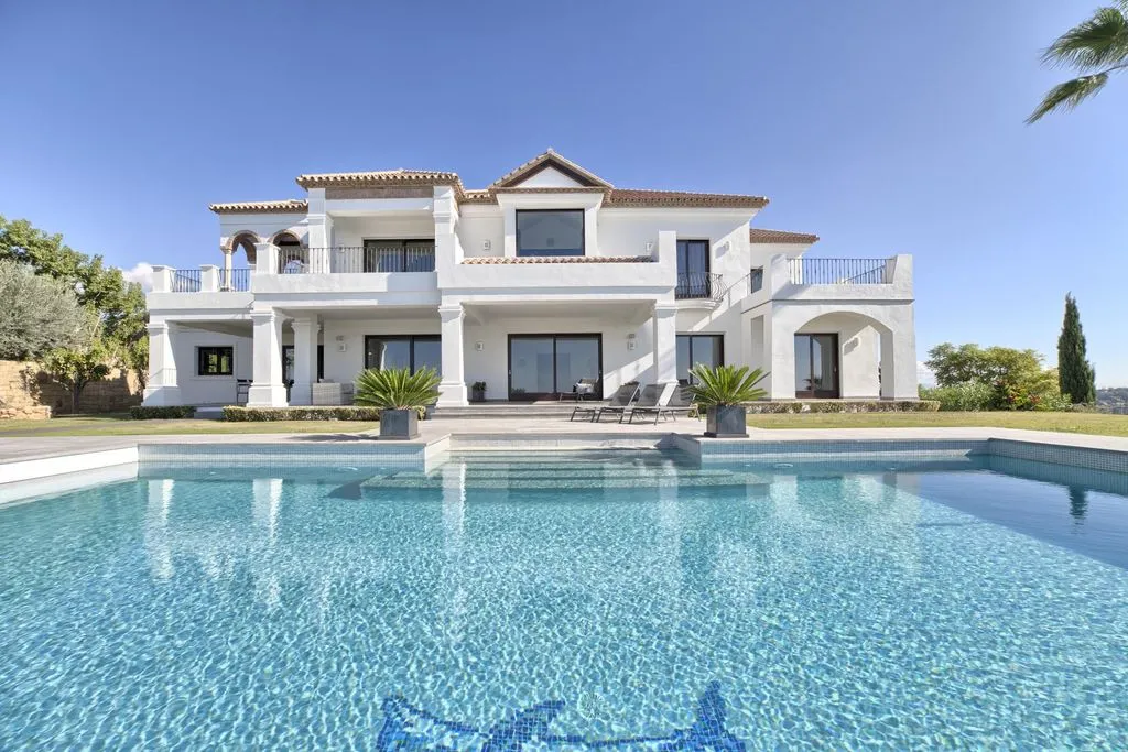 Villa 533m² in Italy, Karimate. Priced at 3195000€ rent photo-9