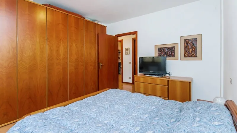 Flat 117m² in Italy, Saronno. Priced at 207686£ rent photo-3