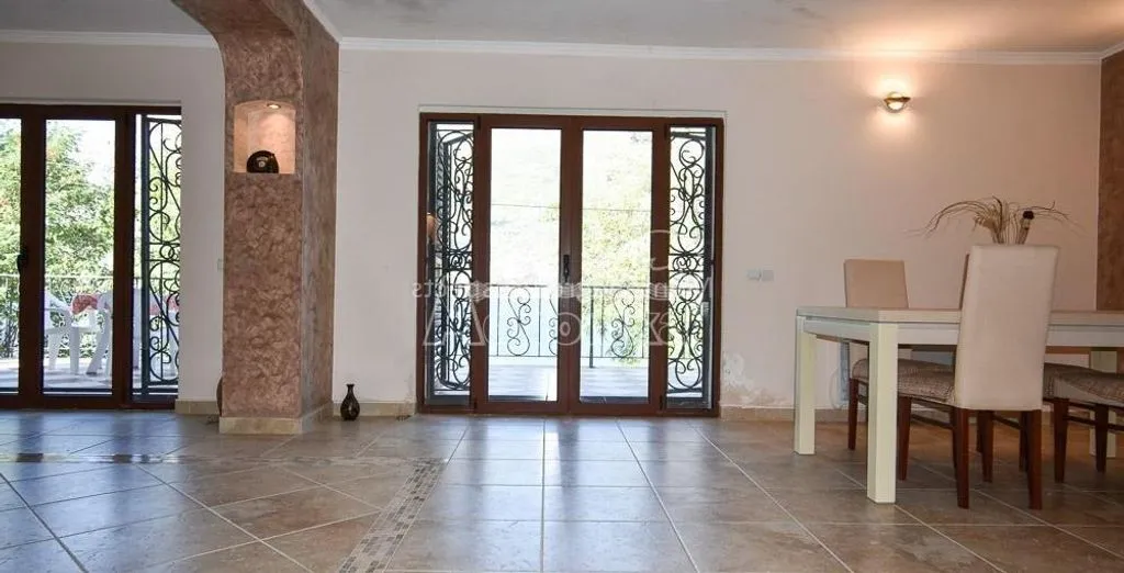 House 272m² in Montenegro, Kotor. Priced at 520000€ rent photo-2