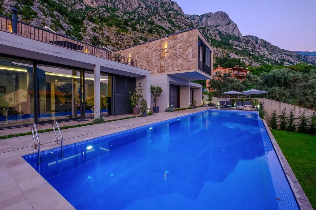 House 272m² in Montenegro, Kotor. Priced at 520000€ rent photo-4
