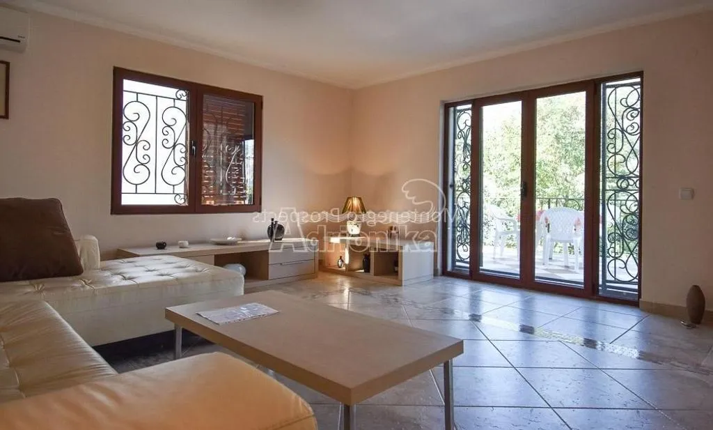 House 272m² in Montenegro, Kotor. Priced at 520000€ rent photo-6