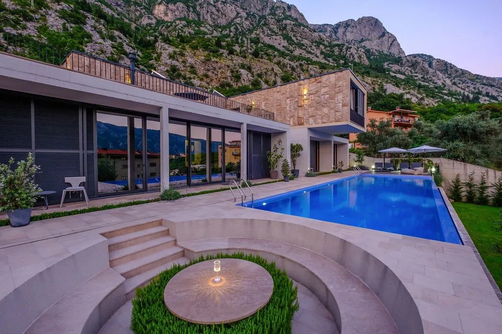 House 272m² in Montenegro, Kotor. Priced at 520000€ rent photo-11
