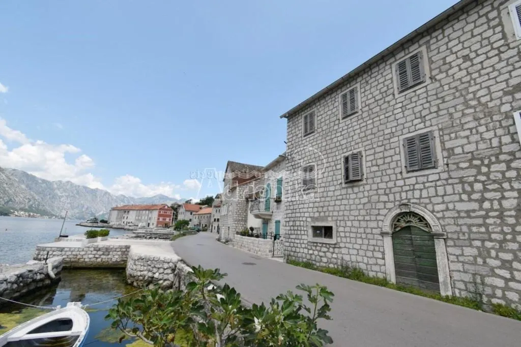 House 235m² in Montenegro, Kotor. Priced at 750000€ rent photo-1