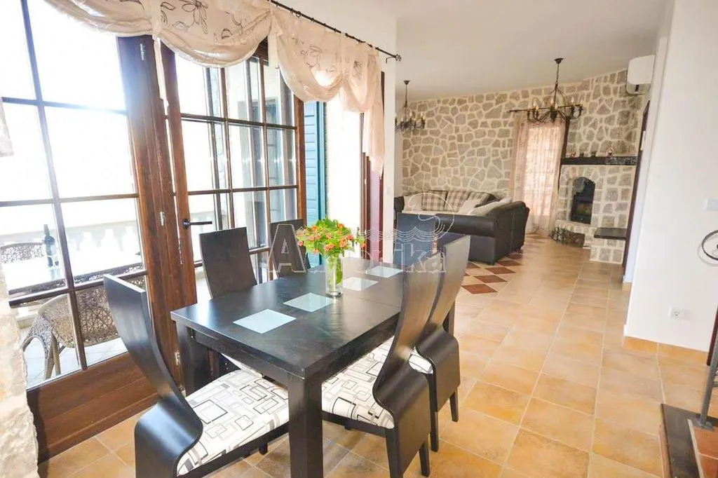 House 235m² in Montenegro, Kotor. Priced at 750000€ rent photo-4