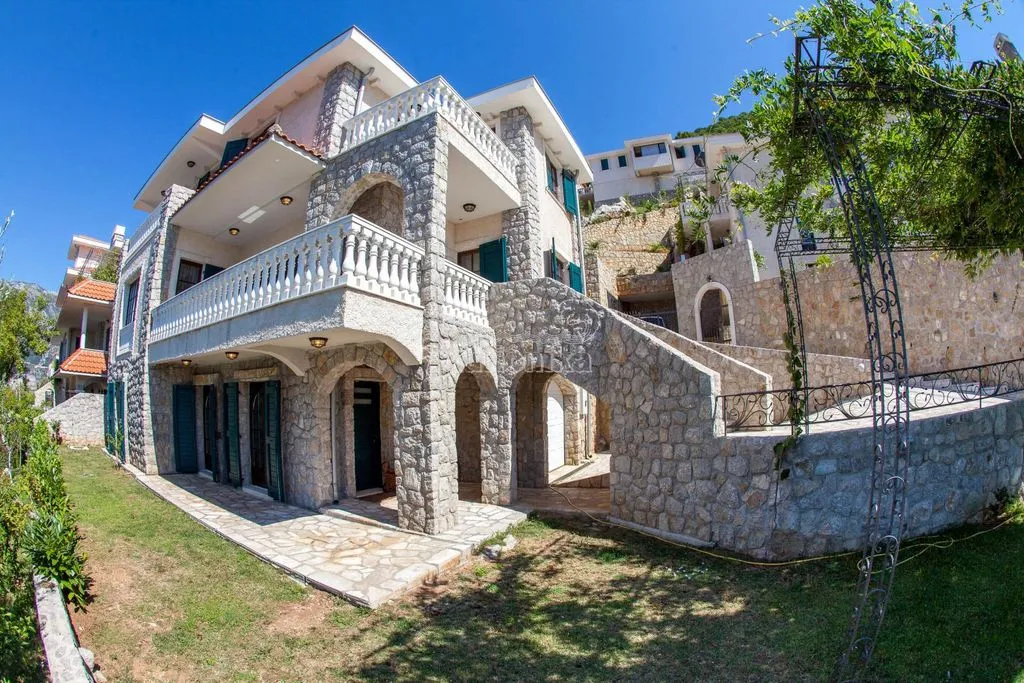 House 235m² in Montenegro, Kotor. Priced at 750000€ rent photo-6